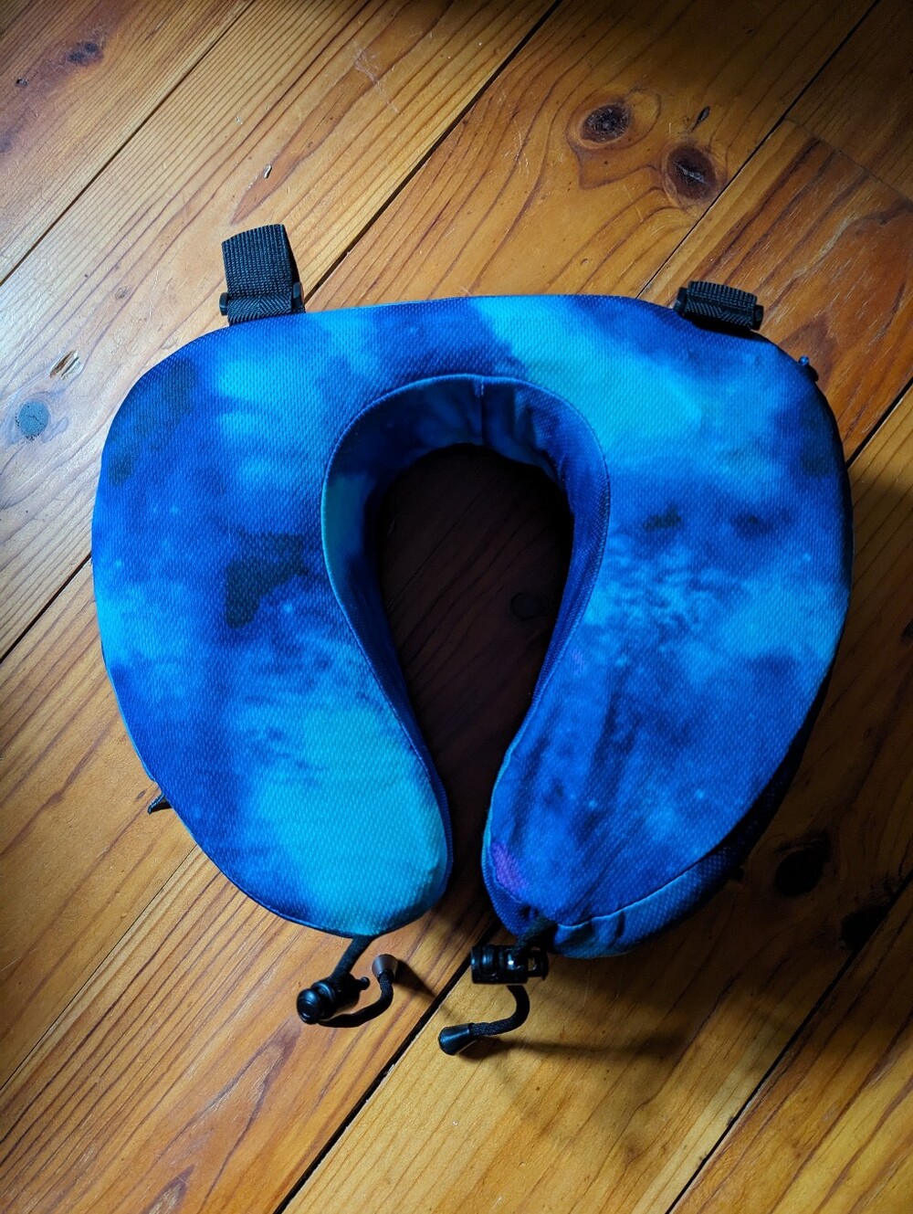 Cabeau Evolution S3 Travel Pillow -Black Galaxy Rainbow Memory Foam Neck - Picture 3 of 4